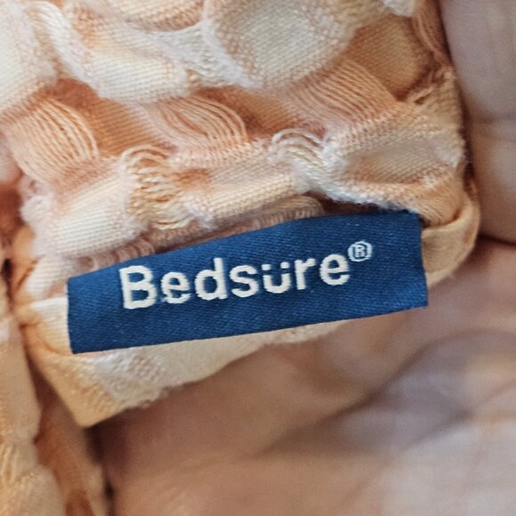 Bedsure Peach Waffle Knit Bamboo Cotton Cooling Queen Blanket Lightweight 90 In - Picture 6 of 6